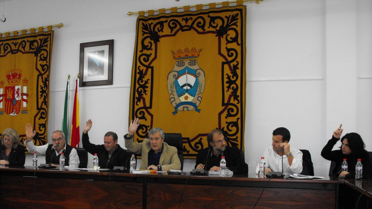El exalcalde Cristobal Fernández, durante un pleno celebrado en 2009, cuando aún era alcalde.