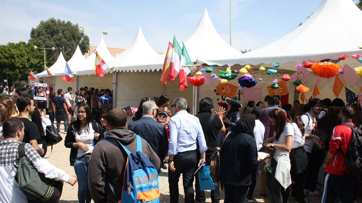 La comunidad universitaria ha celebrado una nueva edición de la Feria de las Naciones.