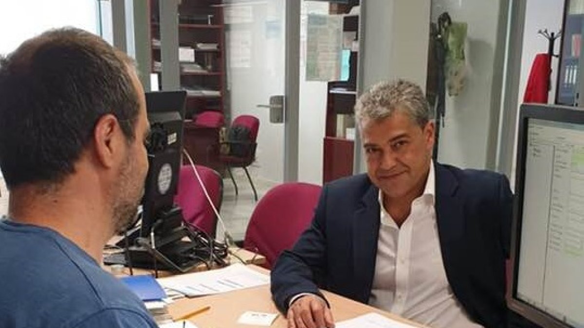 El rector, en el momento de inscribir oficialmente su candidatura a la reelección.