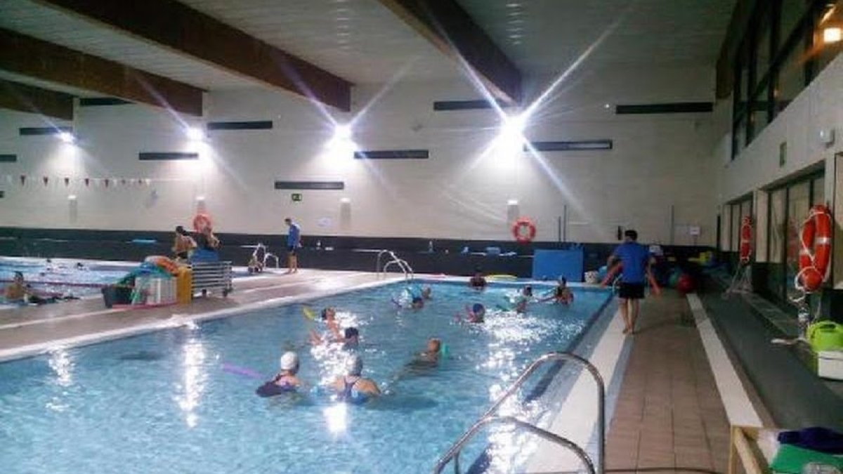 Piscina cubierta de Huércal-Overa, tras reabrir en 2014.
