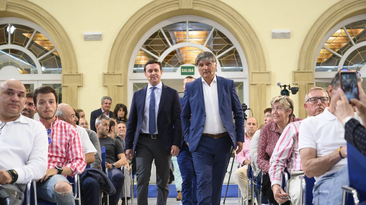 Tony Nadal con el presidente Javier Aureliano García.