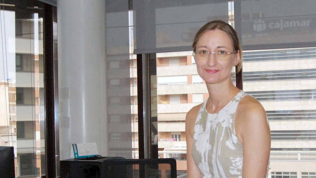 Mercedes Aranda Ibáñez nació en Almería en 1972.