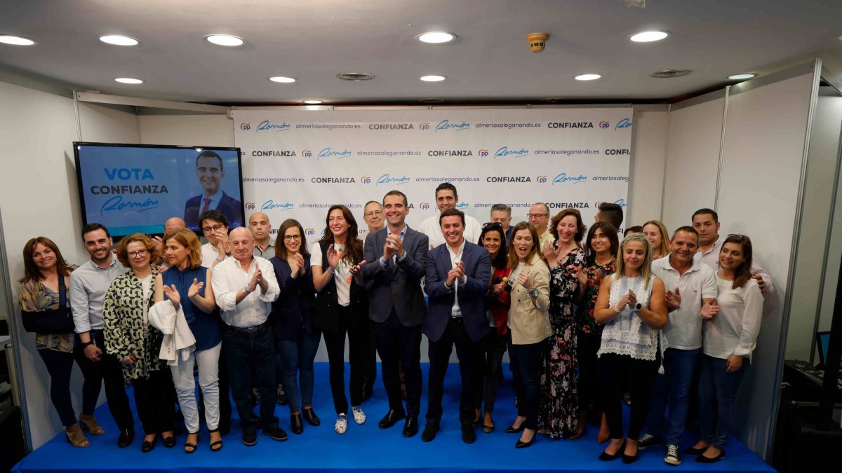 Foto de familia de la candidatura del PP en la capital