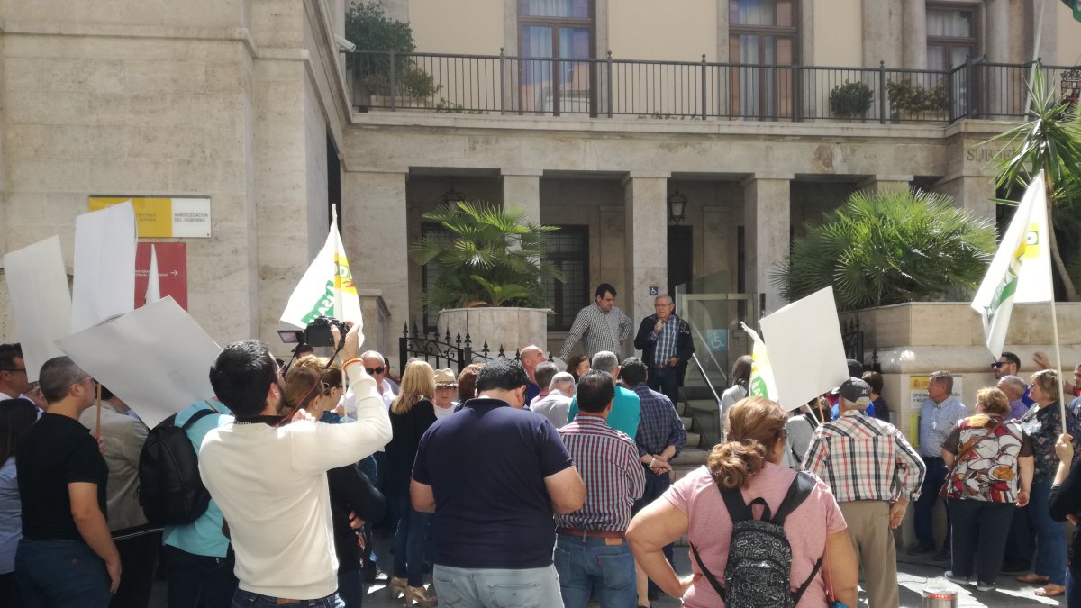 Concetración a las puertas de la Subdelegación del Gobierno
