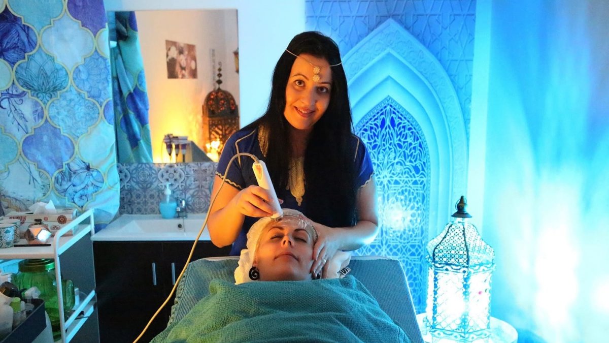 Yolanda en su centro de estética situado en Calle Real de la Cañada, 186.