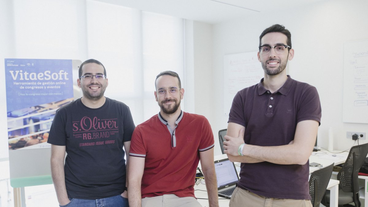 Vitaesoft es una empresa formada por Fernando Cardila, Rafael Bernabeu y Cristian Navarro.