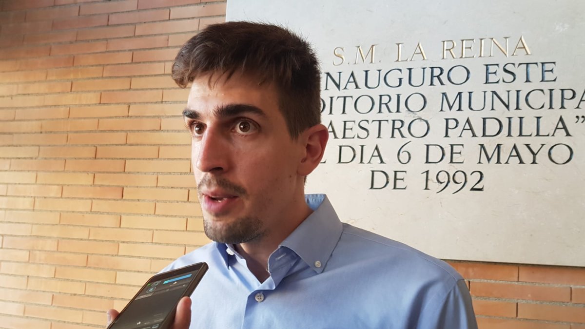 Atendiendo a LA VOZ y la Cadena SER en la Gala de los JDM.