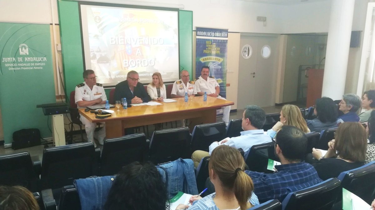 Jornadas organizadas por el SAE en Almería y miembros de la Armada.