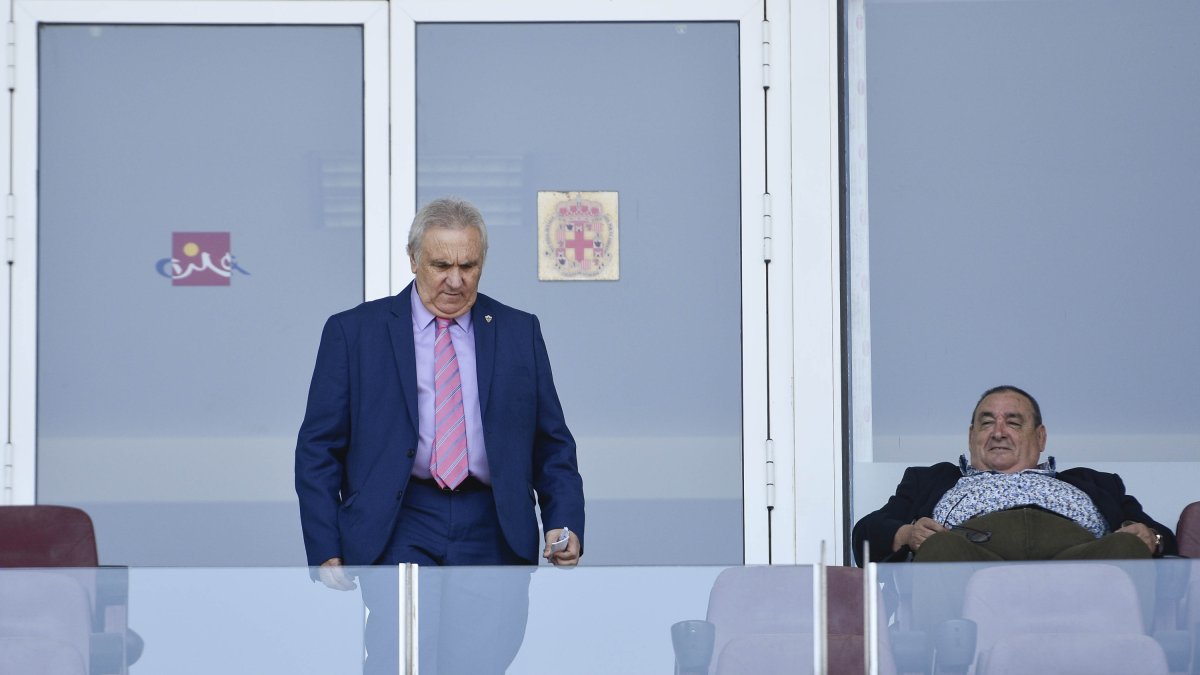 Alfonso García llegando al palco del Mediterráneo.