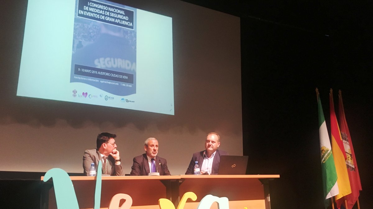 Los alcaldes de Vera y Cuevas durante su ponencia.