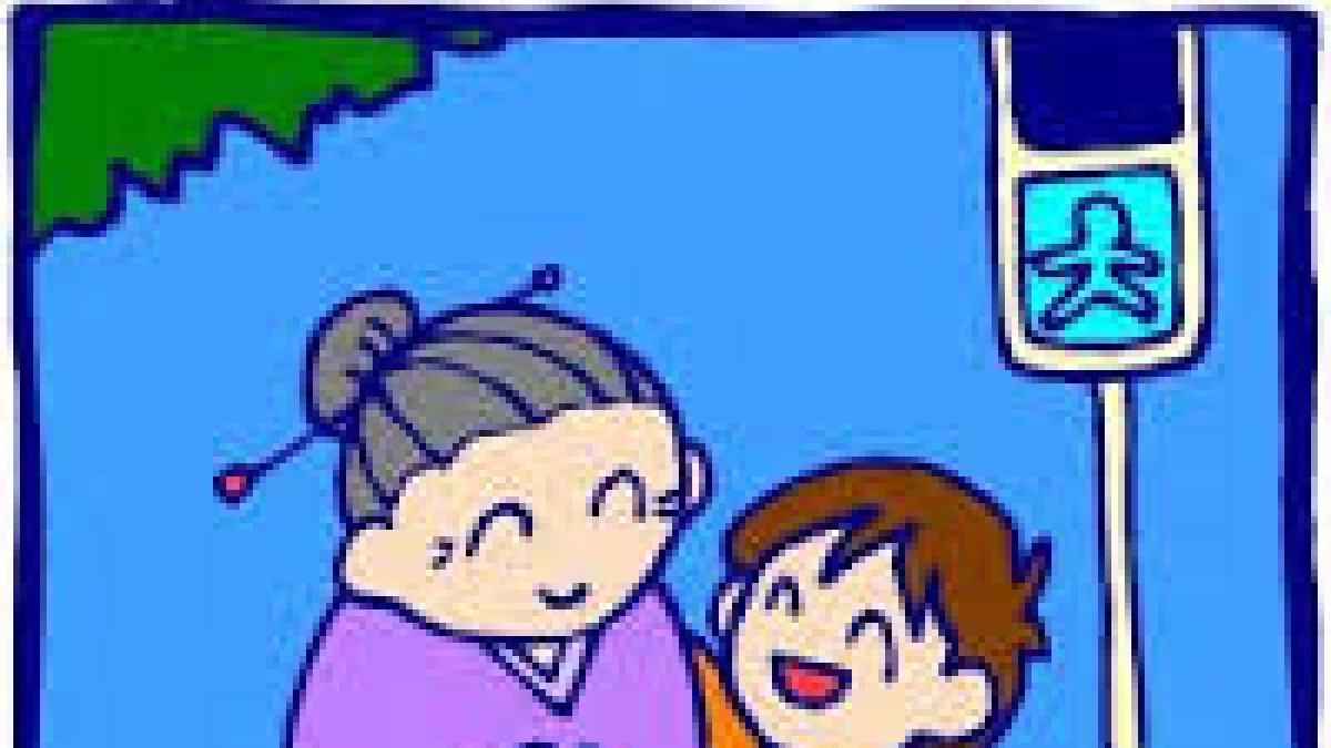 Niño ayudando a cruzar a anciana.