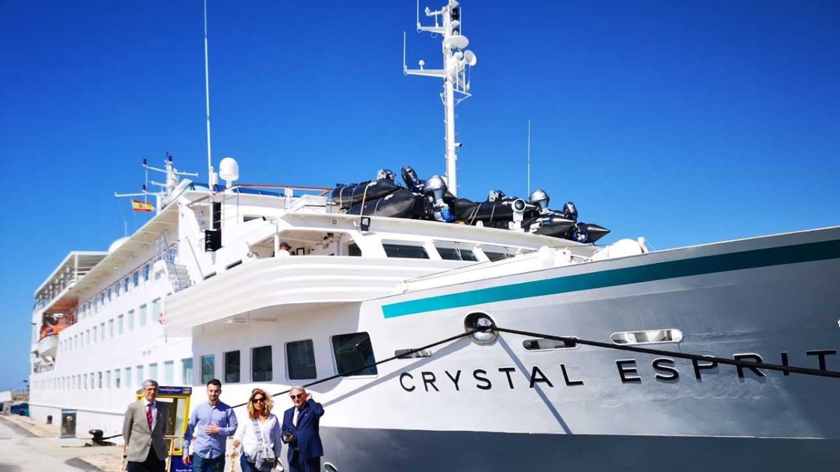 El lujoso crucero ha llegado este lunes al Puerto de Almería.