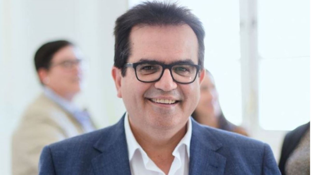 Antonio J. Rodríguez, posando en plena actividad de campaña.