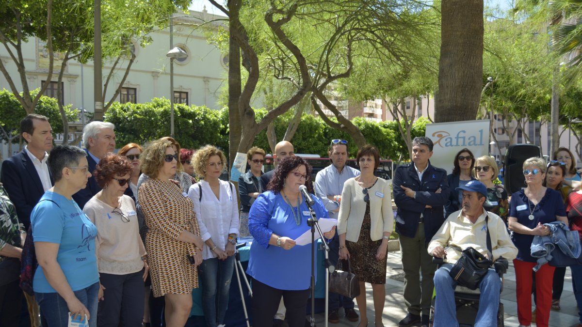 La presidenta de Afial, Pilar Quesada Torreblanca, durante la lectura del manifiesto.