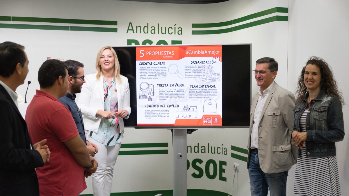 Presentación de la candidatura abderitana en la sede de Almería.