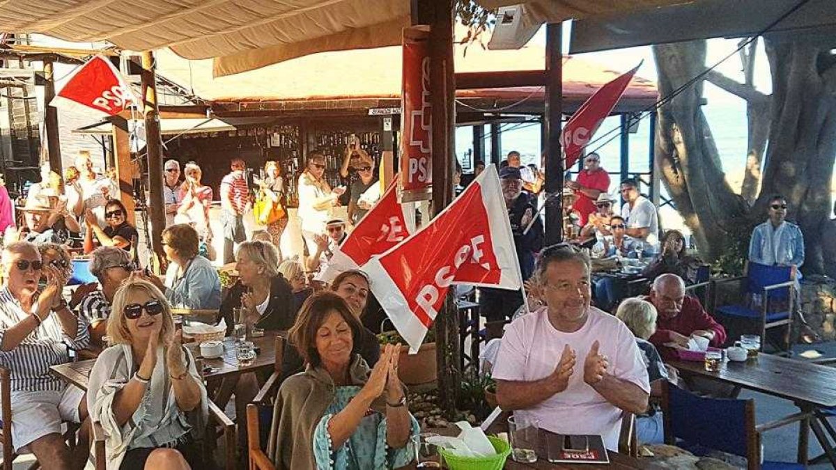 Algunos de los asistentes al mitin.