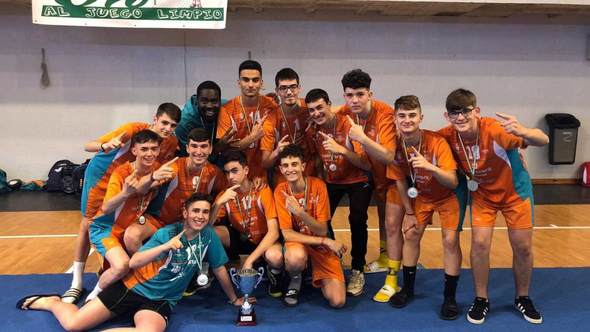 Los jugadores del Mintonette con la Copa de Andalucía.