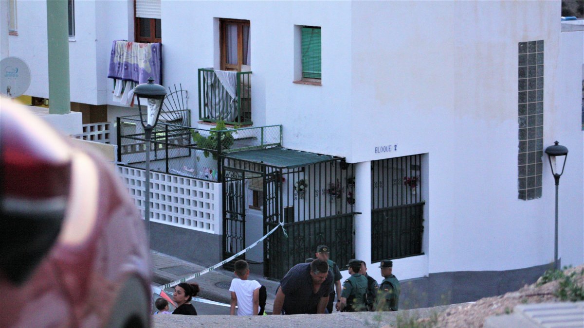 Cordón policial en el lugar del tiroteo la tarde del viernes