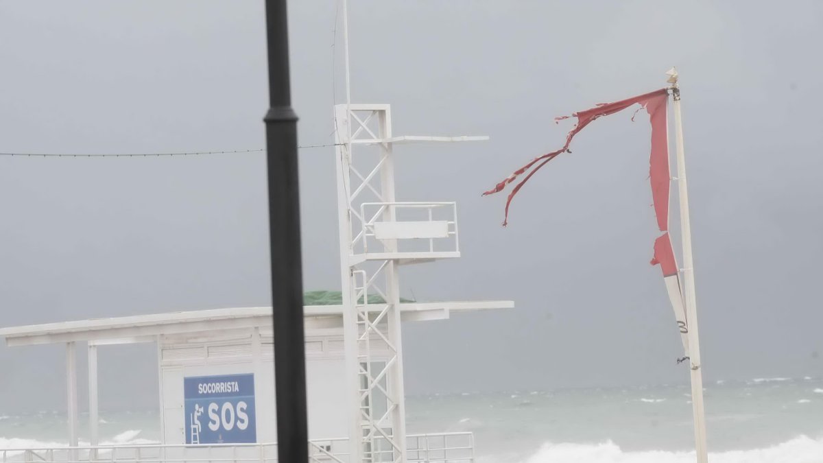 El viento provocará el sábado olas de tres metros