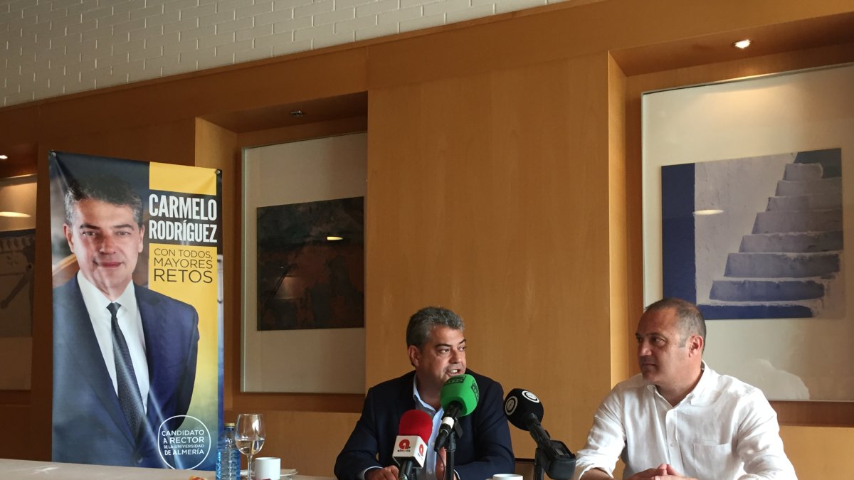 Desayuno distendido con el candidato a Rector, Carmelo Rodríguez