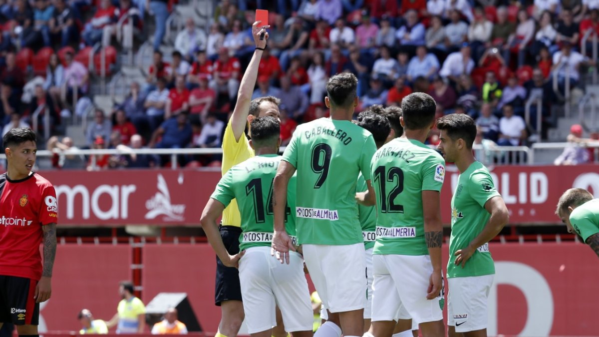 El árbitro cántabro.