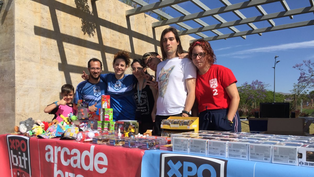 AL COMPLETO  El equipo de Arcade Bits logró un éxito rotundo con su stand.