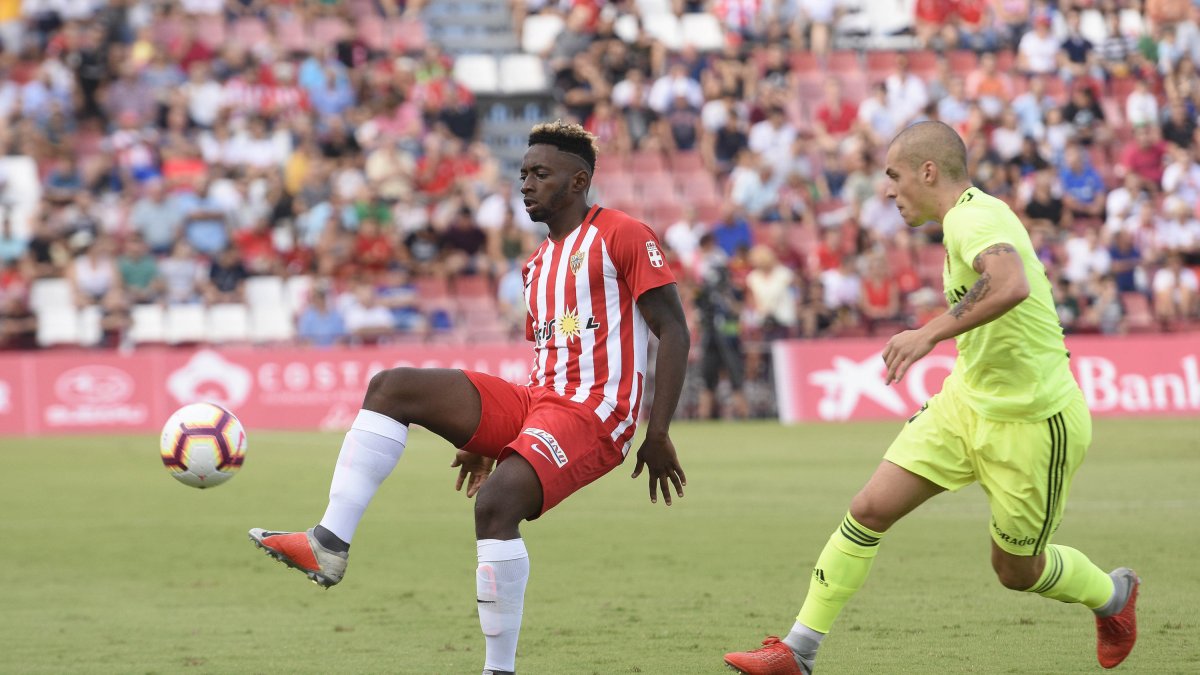 Yan Eteki también está en el mercado.