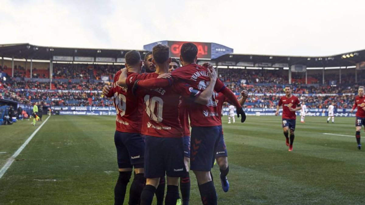 Los jugadores de Osasuna celebrando un gol.