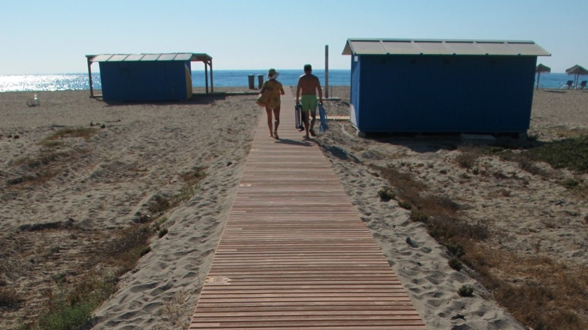 Pasarela de hormigón instalada en Vera.