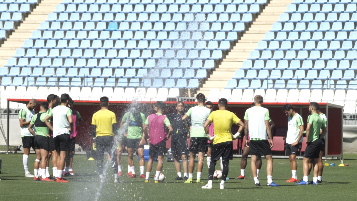 Charla de Fran Fernández a los futbolistas.