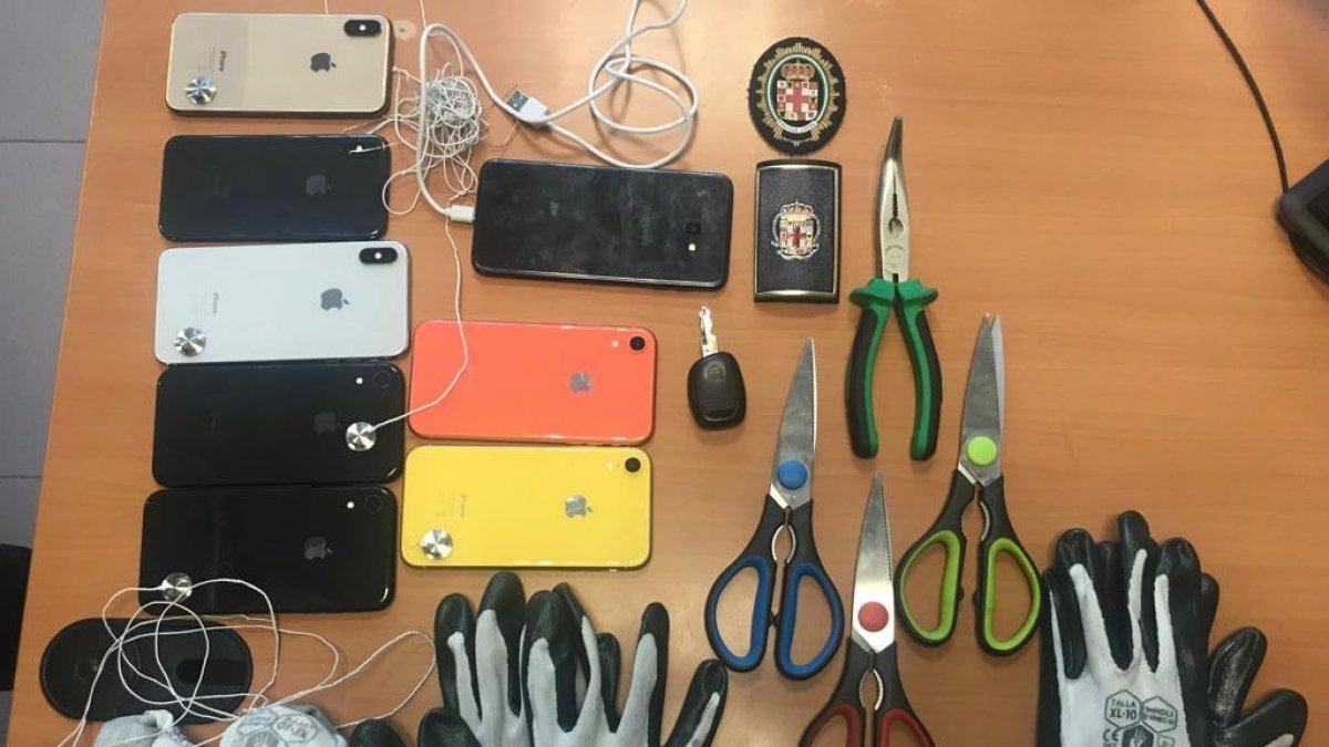 Utensilios incautados a los jóvenes detenidos por la Policía Local.