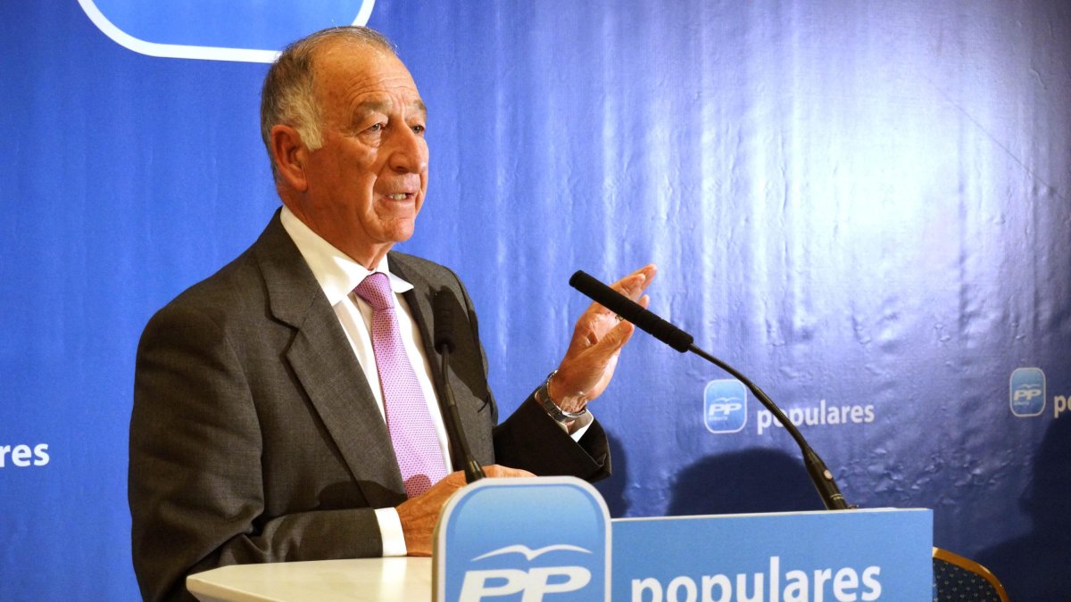 Gabriel Amat, alcalde de Roquetas y presidente provincial del PP