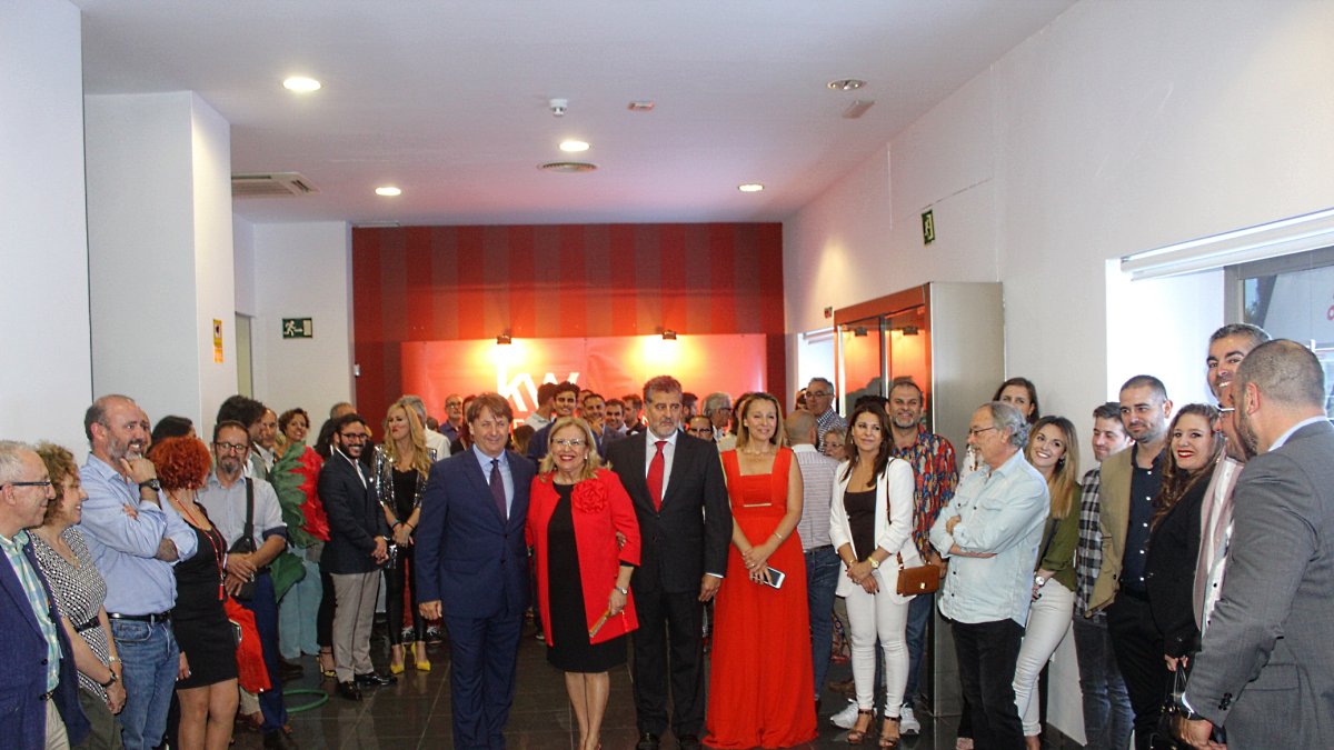 Leonardo Cromsted junto a los hermanos Ascensión y Joaquín de Aynat.