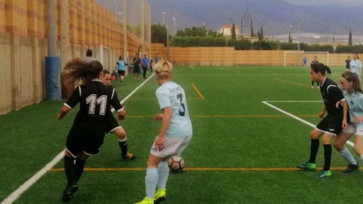 Las jugadoras ejidenses vuelve a saborear la victoria.