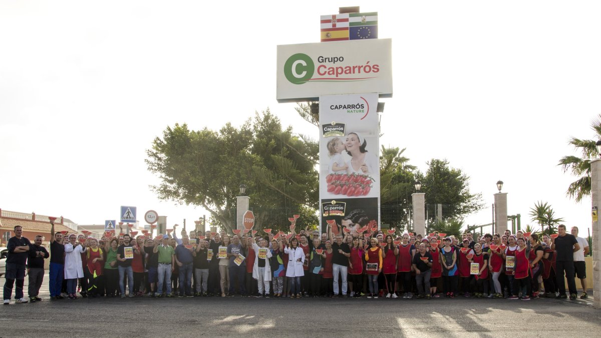 Grupo Caparrós reunió a toda su plantilla para la foto de familia