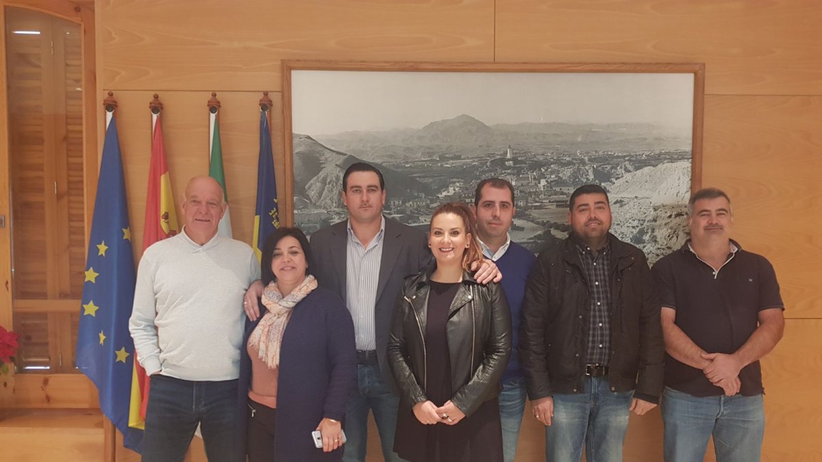 Lola García (segunda por la izquierda) junto a sus compañeros del equipo de Gobierno.