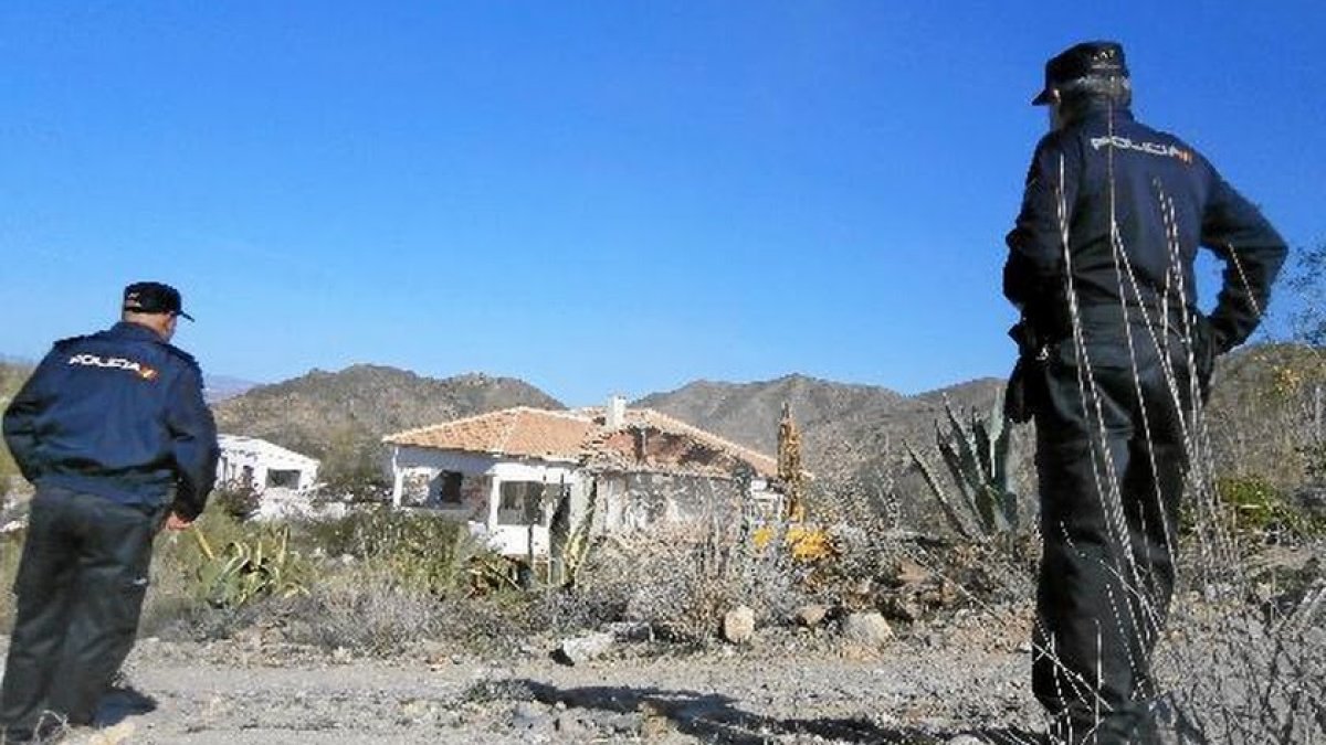 Derribo de una vivienda en el paraje de Las Terreras de Cantoria, en el año 2014.