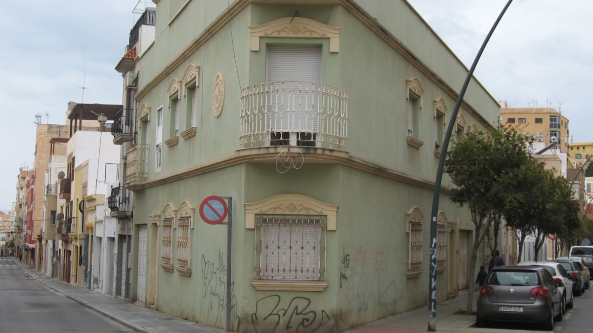 Paseo de la Caridad esquina calle Memorias