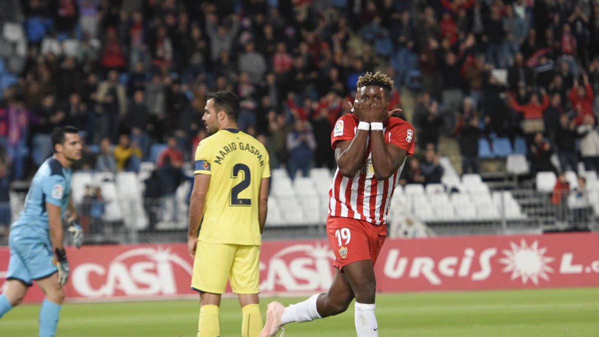 Sekou celebrando un gol al Villarreal.