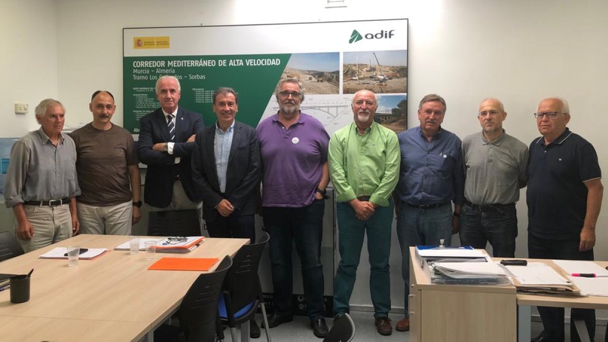 Participantes en la reunión de esta tarde.