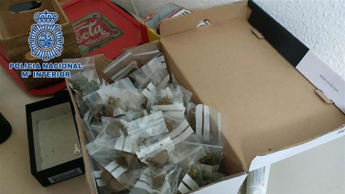 Droga hallada en el trastero en una imagen difundida por la Policía Nacional.