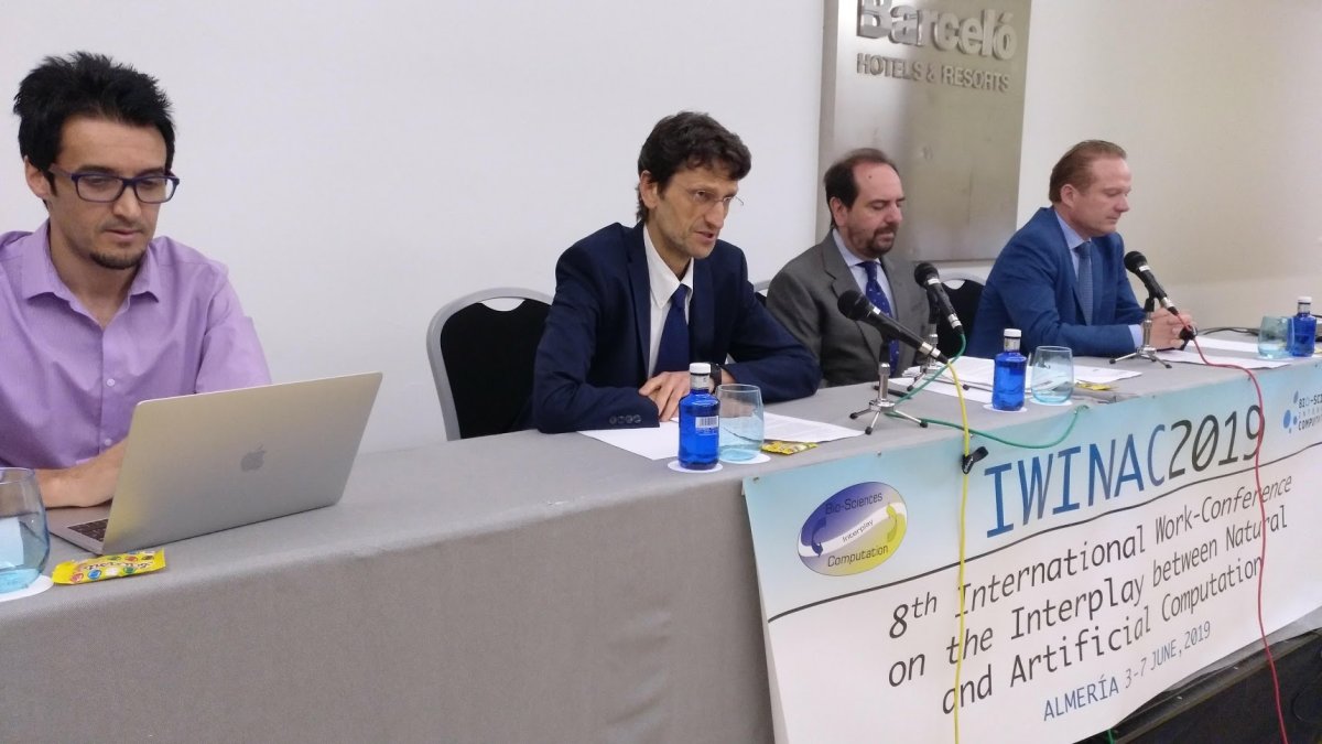 Organizadores del congreso durante su presentación.