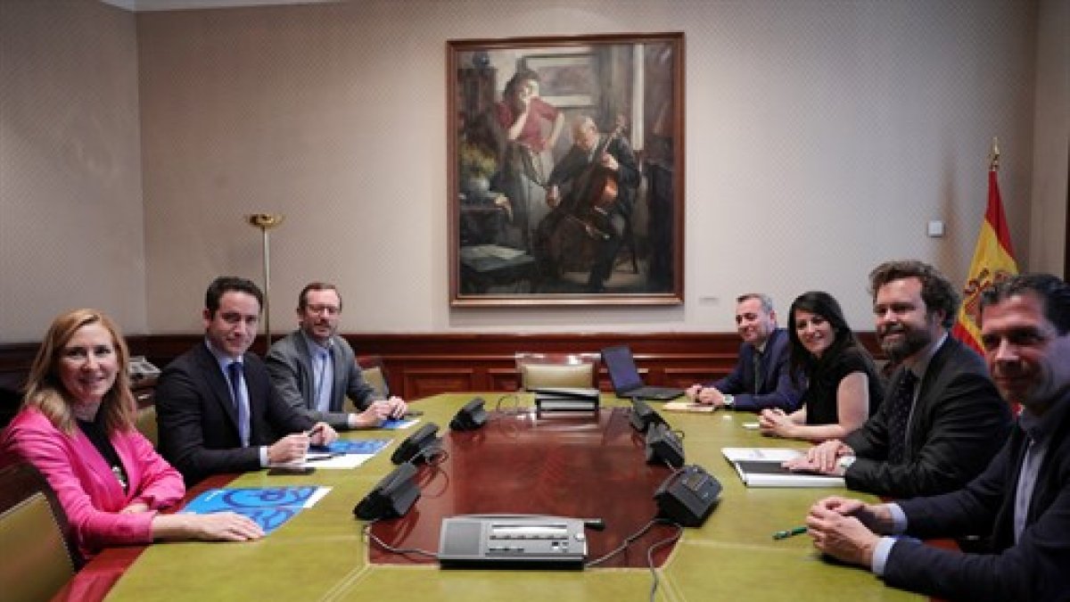Equipos negociadores de VOX y PP