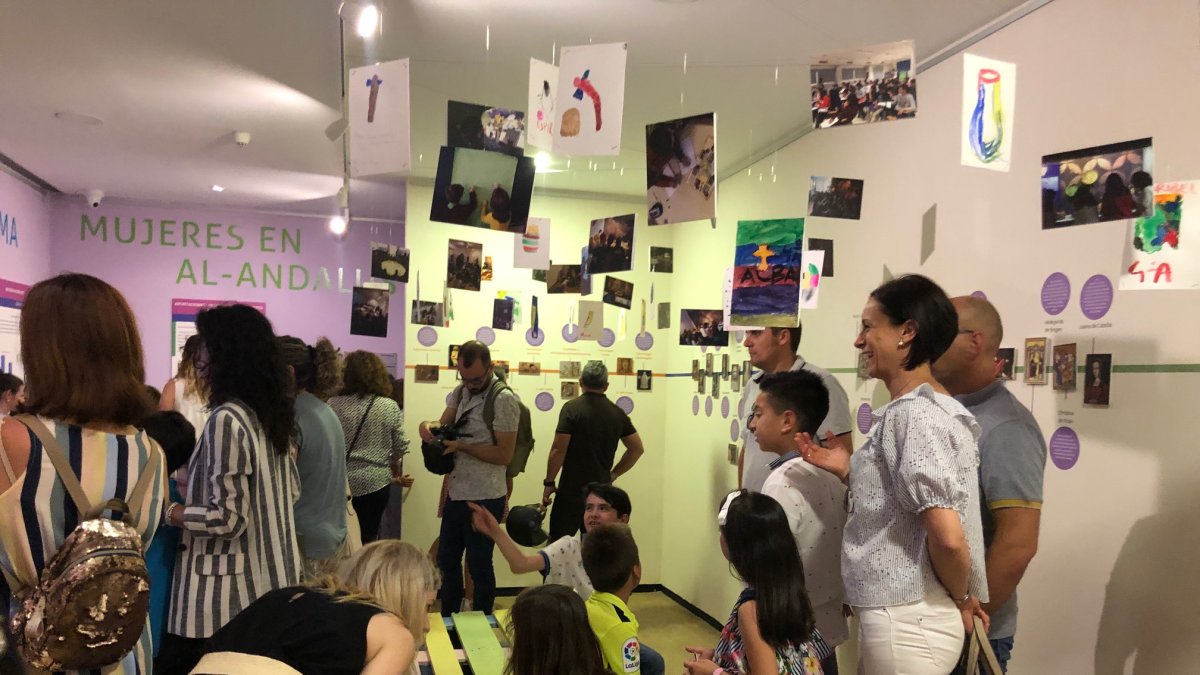 Alumnos del CEIP Clara Campoamor han ejercido de museólogos del Arqueológico