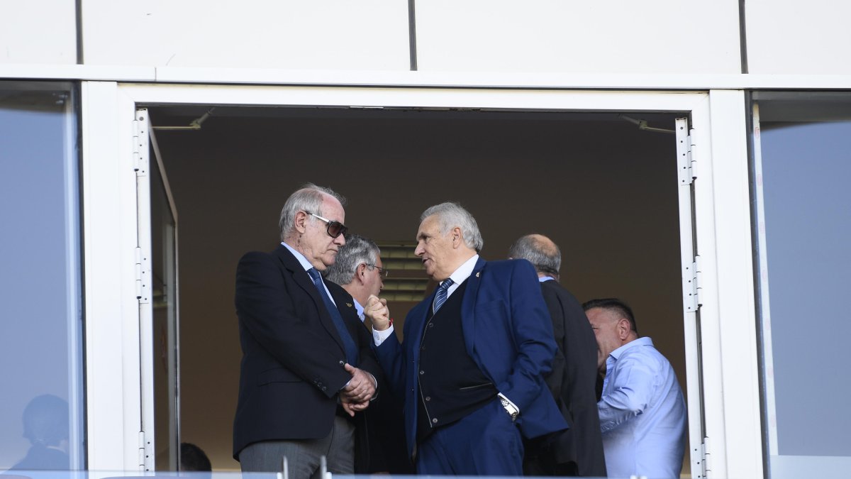 Doblado con Alfonso García en el palco de Estadio de los Juegos Mediterráneos.