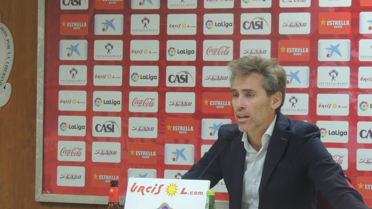 El director deportivo del Almería en rueda de prensa este lunes.