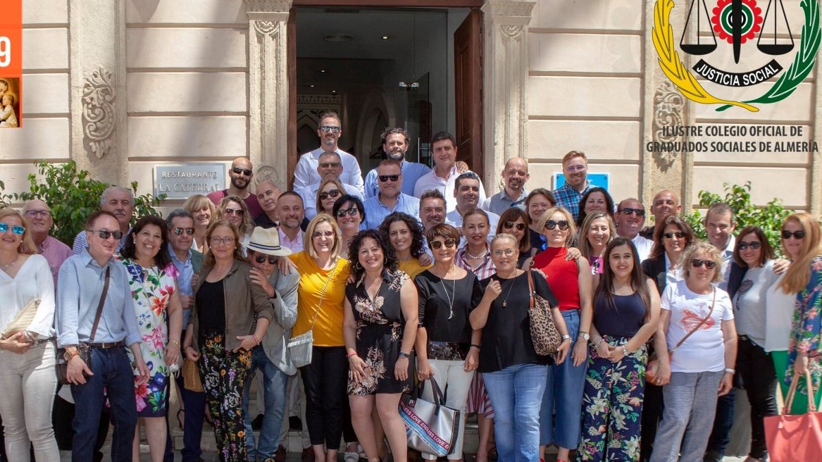 Foto de familia del acto en el Hotel Catedral (Foto: GGSS/Pedro Reverte)