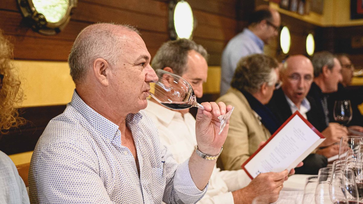 Paco Escánez junto a ilustres bodegueros españoles