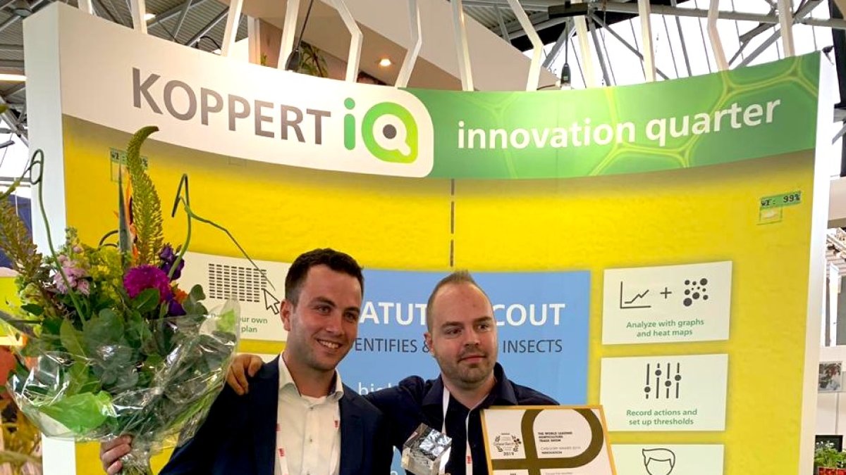 Los desarrolladores de la nueva app tras recibir el premio en Amsterdam