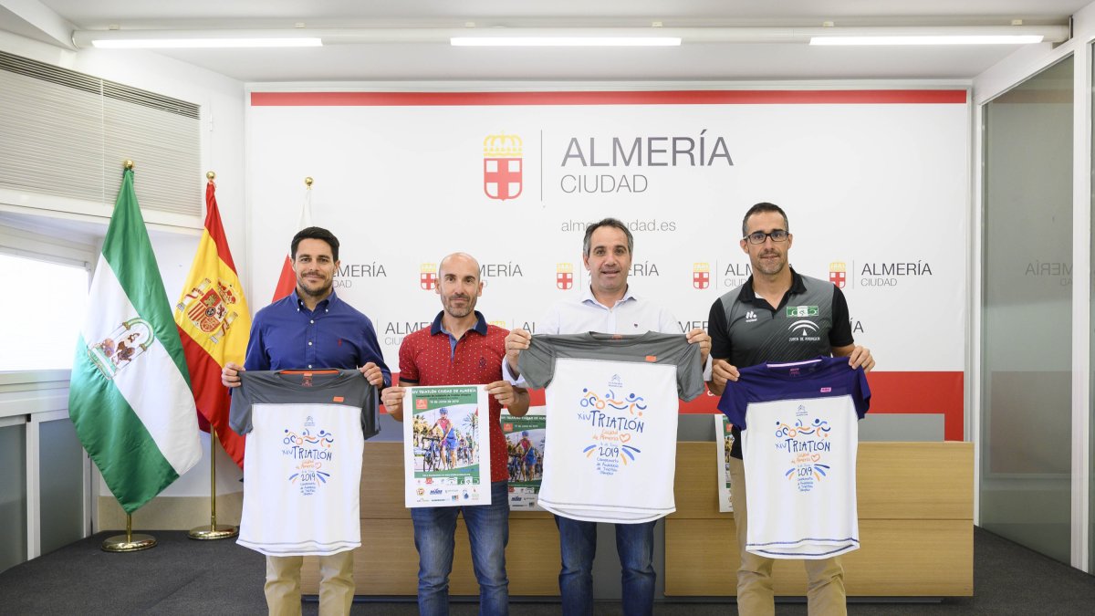 Presentación de la prueba con el concejal de Deportes.